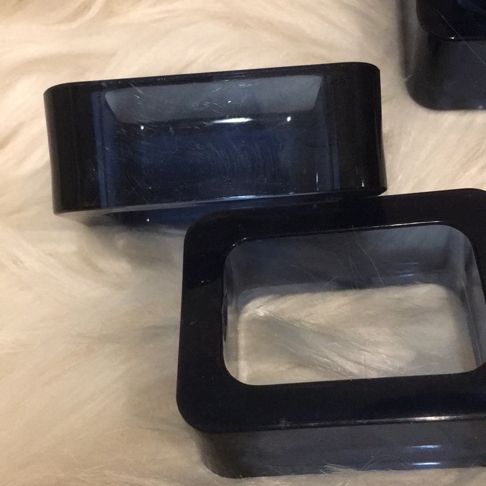 Set of 4 Rounded Rectangular Napkin Rings - Picture 3 of 3